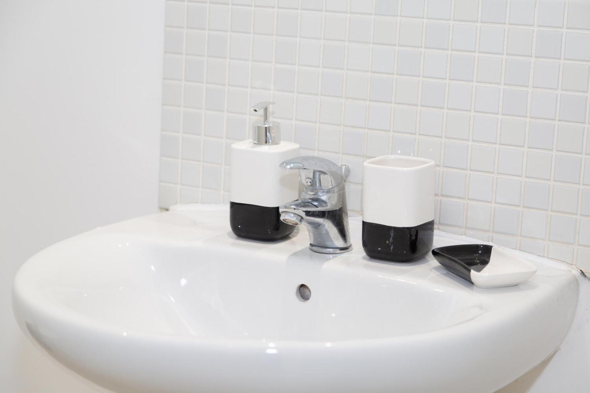 Serviced Apartment In Liverpool City Centre - Free Parking - Balcony - By Happy Days Exterior foto