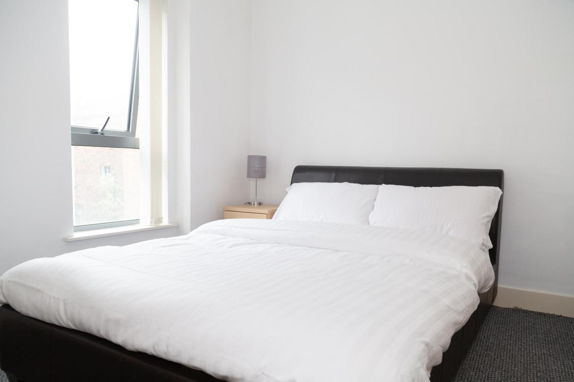 Serviced Apartment In Liverpool City Centre - Free Parking - Balcony - By Happy Days Exterior foto